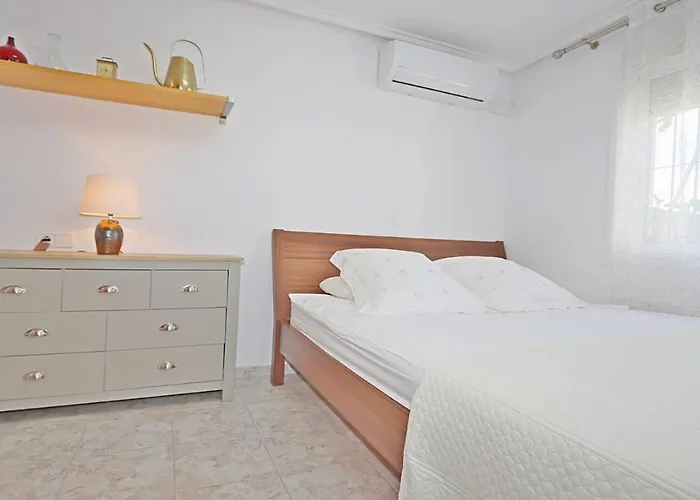 Hotel Ref 8894 Chalet Chaparral Torrevieja